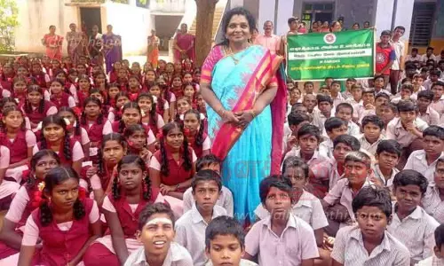 தான் படித்த பள்ளிக்கு சென்ற கவர்னர் தமிழிசை சவுந்தரராஜன்; மாணவ-மாணவிகளுடன் கலந்துரையாடினார்