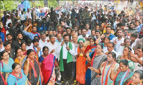 அம்பேத்கர் படத்துக்கு காவி வண்ணம்: விடுதலை சிறுத்தைகள் கண்டன ஆர்ப்பாட்டம்