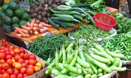 மழையால் வரத்து பாதிப்பு: காய்கறி விலை கிடுகிடு உயர்வு