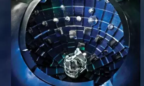 அணுக்கருக்களை இணைப்பதன் மூலம் மாசில்லா அதிக ஆற்றலை உருவாக்கும் மின்சக்தி விஞ்ஞானிகள் சாதனை