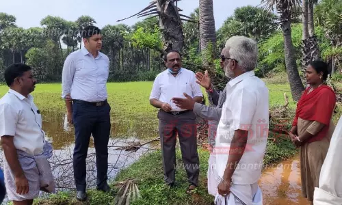 வடக்குபொய்கை நல்லூரில் கடல்நீர் புகுந்த விளைநிலங்களை அதிகாரிகள் ஆய்வு