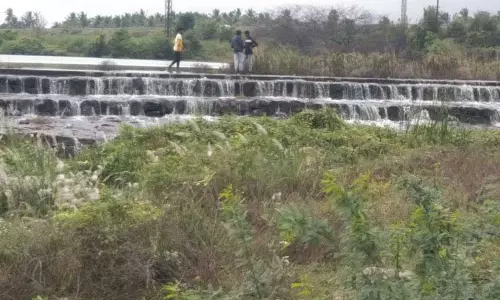 தொடர்மழையால்    சின்னசேலம் ஏரி நிரம்பியது