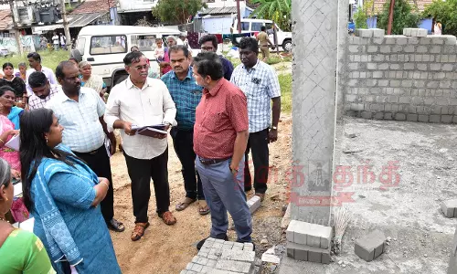 வளர்ச்சி பணிகளைகண்காணிப்பு அலுவலர் ஆய்வு