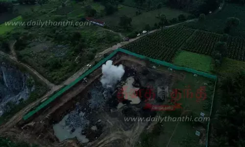 கல்குவாரி குழிகளில் வெடி வைத்து பாறைகளை உடைத்து சோதனை