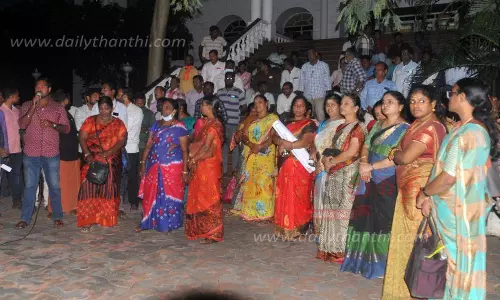 ஆசிரியர் கூட்டமைப்பினர் ஆர்ப்பாட்டம்