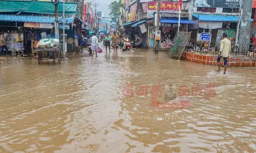 தஞ்சையில் வெளுத்து வாங்கிய கன மழை; 85 மில்லி மீட்டர் கொட்டித்தீர்த்தது  6 குடிசை வீடுகள் இடிந்து சேதம்