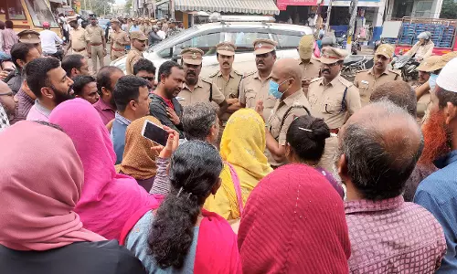 சாலை மறியலில் ஈடுபட முயன்ற பொதுமக்கள்