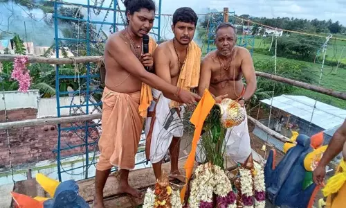 மூங்கில்துறைப்பட்டு அருகே    முத்துமாரியம்மன் கோவில் கும்பாபிஷேகம்    திரளான பக்தர்கள் சாமி தரிசனம்