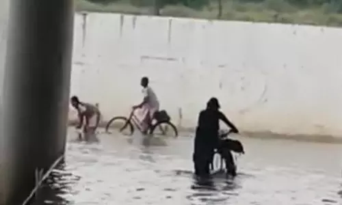 ரெயில்வே சுரங்கப்பாதையில் மழைநீர் தேங்கியதால் பொதுமக்கள் அவதி