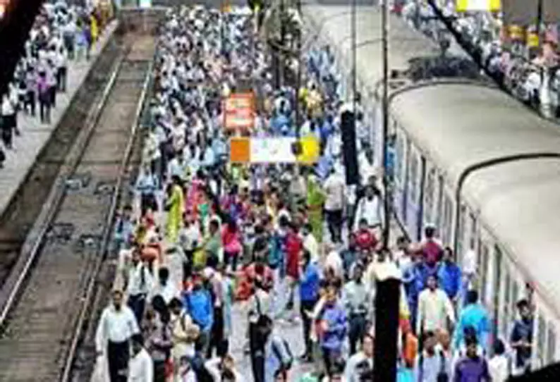 சிக்னல் கோளாறால் ரெயில்கள் தாமதமாக இயக்கம்- பயணிகள் அவதி