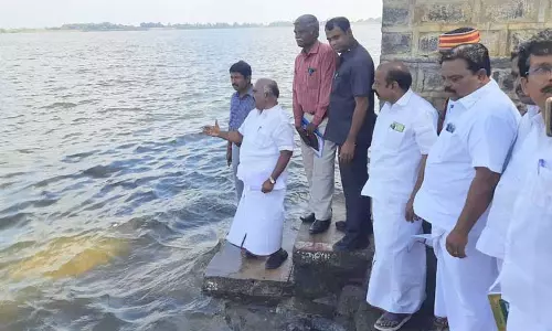 முழு கொள்ளளவை எட்டும் வீடூர் அணை    அமைச்சர் செஞ்சி மஸ்தான் நேரில் ஆய்வு