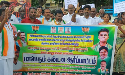 எலச்சிபாளையத்தில்  பா.ஜனதா கட்சியினர் ஆர்ப்பாட்டம்