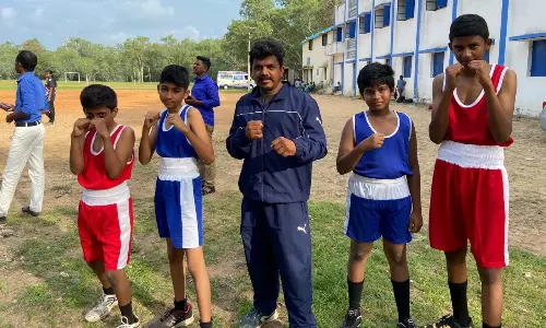 குத்துச்சண்டை போட்டியில் வென்ற மாணவர்களுக்கு பாராட்டு குத்துச்சண்டை போட்டியில் வென்ற மாணவர்களுக்கு பாராட்டு