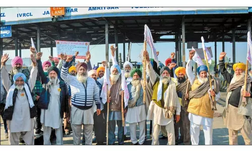 கடன் தள்ளுபடி கோரிக்கையை வலியுறுத்தி பஞ்சாப்பில் விவசாயிகள் போராட்டம் தீவிரம்