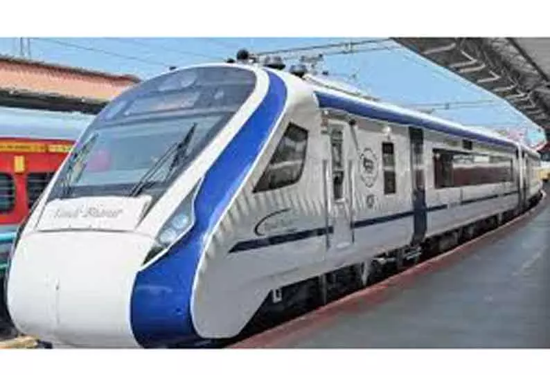 மும்பை- குஜராத் இடையே இயக்கப்படும் வந்தேபாரத் ரெயிலுக்கு அமோக வரவேற்பு மும்பை- குஜராத் இடையே இயக்கப்படும் வந்தேபாரத் ரெயிலுக்கு அமோக வரவேற்பு