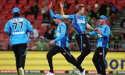 பிக்பாஷ் லீக்: சீட்டு கட்டு போல் சரிந்த விக்கெட்டுகள்..! வெறும் 15 ரன்களுக்கு ஆட்டமிழந்து சிட்னி அணி மோசமான தோல்வி..!