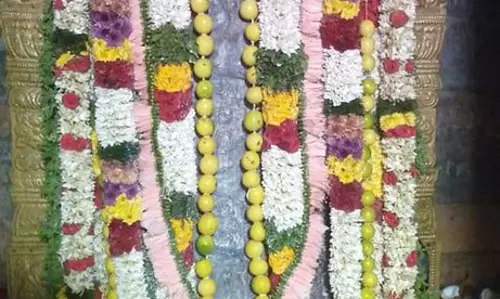 ஆல் கொண்டமமால் கோவிலில்      குவிந்த பக்தர்கள்