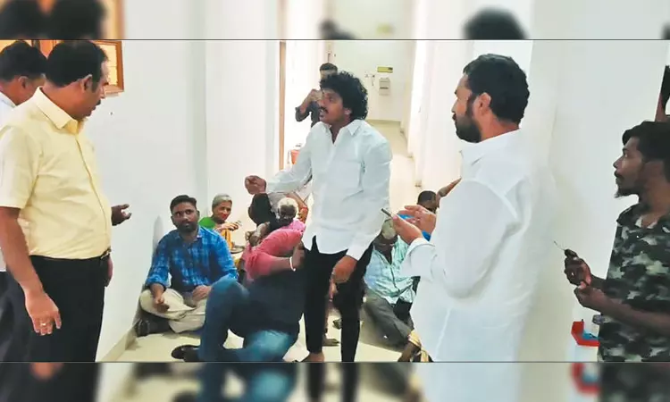 பூந்தமல்லி நகராட்சி கமிஷனர்.அதிர்ச்சி– பொதுமக்கள் ஆர்ப்பாட்டம்