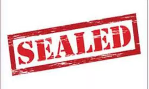 வங்கியில் வாங்கிய கடனை திருப்பி செலுத்தாததால் தொழில் அதிபரின் வீடு, கடைகளுக்கு `சீல் வங்கியில் வாங்கிய கடனை திருப்பி செலுத்தாததால் தொழில் அதிபரின் வீடு, கடைகளுக்கு `சீல்