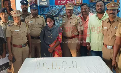 பயணிகளின் நகைகளை திருடிய ஆந்திர பெண் கைது பயணிகளின் நகைகளை திருடிய ஆந்திர பெண் கைது