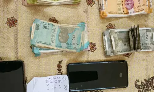 ஆன்லைனில் லாட்டரி சீட்டு விற்ற 5 பேர் கைது ஆன்லைனில் லாட்டரி சீட்டு விற்ற 5 பேர் கைது