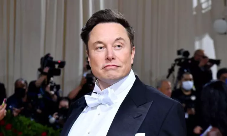 ஒரு துப்பாக்கி 2 குண்டுகள் என டுவிட்டரில் மிரட்டல்... தாயார் அச்சம்; பதிலடி கொடுத்த எலான் மஸ்க் ஒரு துப்பாக்கி 2 குண்டுகள் என டுவிட்டரில் மிரட்டல்... தாயார் அச்சம்; பதிலடி கொடுத்த எலான் மஸ்க்