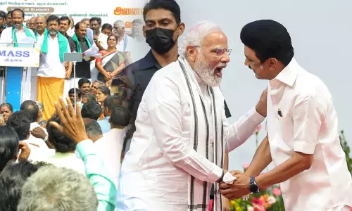 நாடாளுமன்ற தேர்தலில் திமுக - பாஜக கூட்டணி வரப்போகிறது - அதிரடி கிளப்பிய அதிமுக எம்.பி. சிவி சண்முகம் நாடாளுமன்ற தேர்தலில் திமுக - பாஜக கூட்டணி வரப்போகிறது - அதிரடி கிளப்பிய அதிமுக எம்.பி. சிவி சண்முகம்