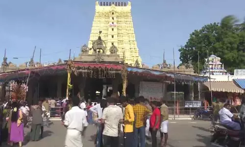 விடுமுறை நாளான இன்று ராமேசுவரத்தில் அய்யப்ப பக்தர்கள் கூட்டம்...!