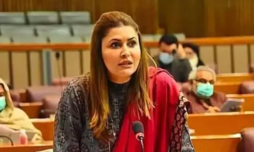 பாகிஸ்தான் ஒரு பொறுப்புள்ள அணு ஆயுத நாடு; அந்தர்பல்டி அடித்த பெண் மந்திரி பாகிஸ்தான் ஒரு பொறுப்புள்ள அணு ஆயுத நாடு; அந்தர்பல்டி அடித்த பெண் மந்திரி