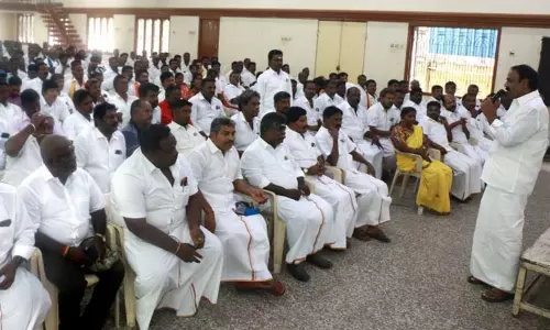 விழுப்புரத்தில்    தே.மு.தி.க. புதிய நிர்வாகிகள் அறிமுக கூட்டம்    மாவட்ட செயலாளர் வெங்கடேசன் பங்கேற்பு