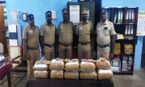 மினி லாரியில் கடத்திய 21 கிலோ கஞ்சா பறிமுதல்