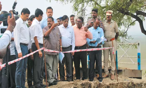 மதுராந்தகம் ஏரி தூர்வாரும் பணியை தலைமைச் செயலாளர் ஆய்வு