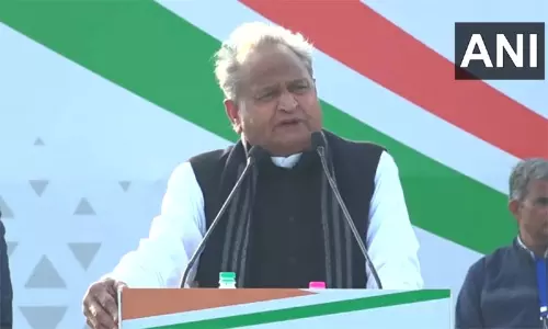 சமையல் எரிவாயு சிலிண்டர் விலை ரூ. 500 ஆக குறைக்கப்படும்: ராஜஸ்தான் அரசு அதிரடி சமையல் எரிவாயு சிலிண்டர் விலை ரூ. 500 ஆக குறைக்கப்படும்: ராஜஸ்தான் அரசு அதிரடி