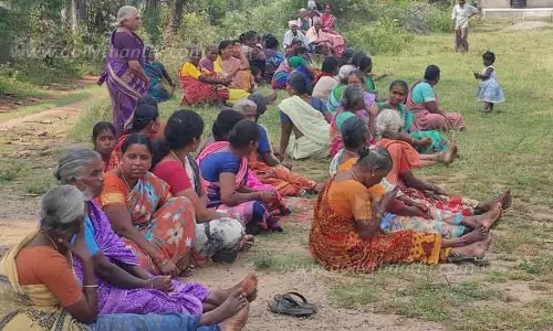 கல்குவாரியை மூடக்கோரி பொதுமக்கள் தர்ணா