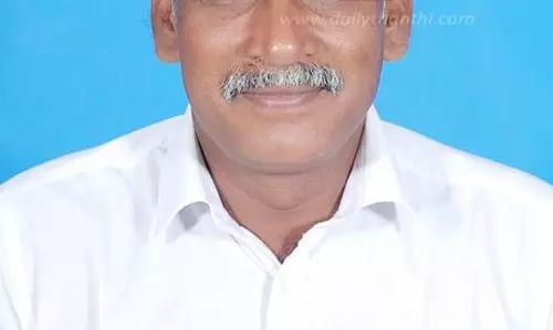 ஜேடர்பாளையம் அருகே மோட்டார் சைக்கிள் மீது சரக்கு ஆட்டோ மோதி விவசாயி பலி டிரைவர் கைது ஜேடர்பாளையம் அருகே மோட்டார் சைக்கிள் மீது சரக்கு ஆட்டோ மோதி விவசாயி பலி டிரைவர் கைது