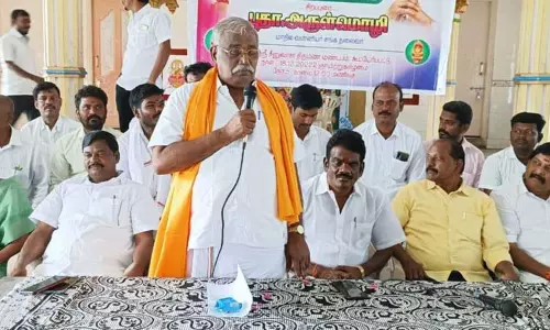 மயிலத்தை தலைமையிடமாக கொண்டு புதிய தாலுகா உருவாக்கவேண்டும்    வன்னியர் சங்க கூட்டத்தில் தீர்மானம்