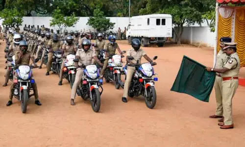 73 இருசக்கர வாகனங்களில் போலீசார் ரோந்து