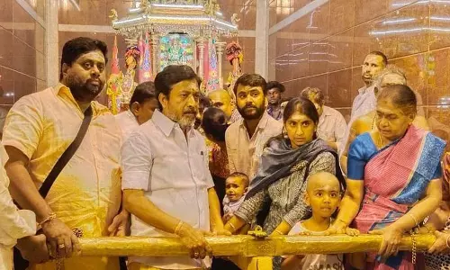 பழனி முருகன் கோவிலில் சி.வி.சண்முகம் எம்.பி. சாமி தரிசனம்
