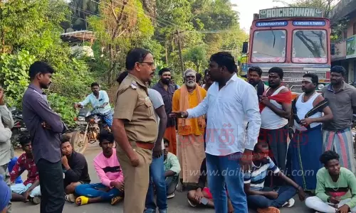 பொதுமக்கள் சாலை மறியல் பொதுமக்கள் சாலை மறியல்