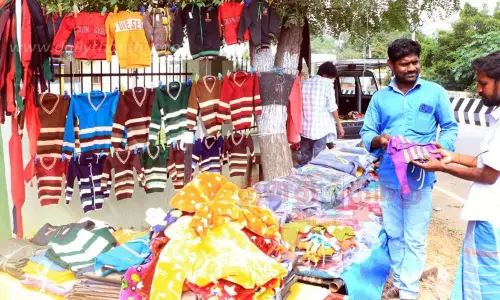 ஸ்வெட்டர், பனிக்குல்லா விற்பனை அதிகரிப்பு