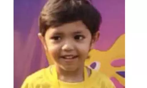 உலக கோப்பை கால்பந்து போட்டி திரையிடப்பட்ட மும்பை விடுதியில் 3 வயது சிறுவன் பலி- 5-வது மாடியில் இருந்து தவறி விழுந்த சோகம் உலக கோப்பை கால்பந்து போட்டி திரையிடப்பட்ட மும்பை விடுதியில் 3 வயது சிறுவன் பலி- 5-வது மாடியில் இருந்து தவறி விழுந்த சோகம்