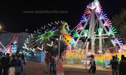 திருவள்ளுவர் விளையாட்டு மைதானத்தில் ராட்சத டிராகன் பொருட்காட்சி