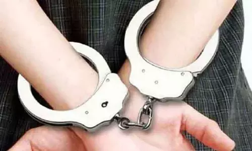 லாட்டரி விற்றவர் கைது லாட்டரி விற்றவர் கைது