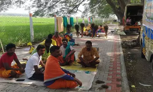 பழனி முருகன் கோவிலுக்கு பாத யாத்திரை பக்தர்கள் வருகை