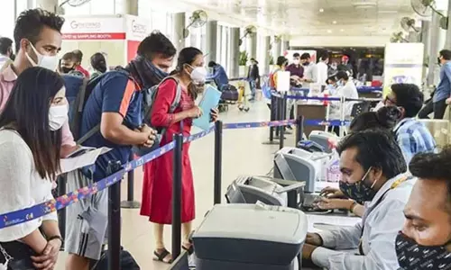 ஒமைக்ரான் மாறுபாடு: விமான நிலையங்களில் மீண்டும் கொரோனா பரிசோதனை - மத்திய அரசுக்கு, தமிழக அரசு கடிதம் ஒமைக்ரான் மாறுபாடு: விமான நிலையங்களில் மீண்டும் கொரோனா பரிசோதனை - மத்திய அரசுக்கு, தமிழக அரசு கடிதம்