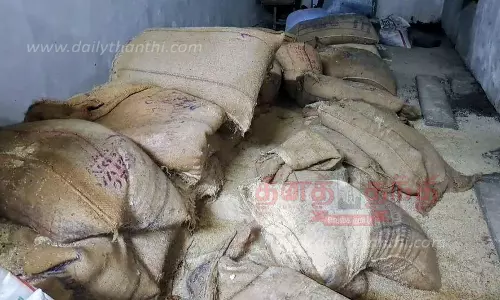 வீட்டில் பதுக்கி வைக்கப்பட்ட 85 மூட்டை ரேசன் அரிசி பறிமுதல்