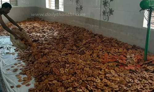 நாமக்கல்லில்ஆஞ்சநேயர் ஜெயந்திக்கான ஏற்பாடுகள் தீவிரம்90 ஆயிரம் வடைகள் தயாரிக்கும் பணி நிறைவு