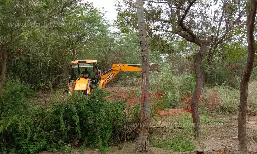 அரசுக்கு சொந்தமான இடத்தில் இருந்த ஆக்கிரமிப்புகள் அகற்றம் அரசுக்கு சொந்தமான இடத்தில் இருந்த ஆக்கிரமிப்புகள் அகற்றம்