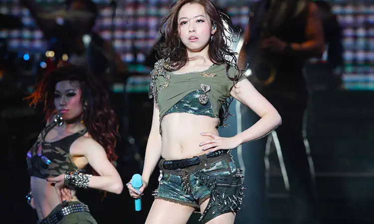 வேண்டும் என்றே தனக்கு கொரோனா பாதிப்பை வரவழைத்து கொண்ட பிரபல பாடகி வேண்டும் என்றே தனக்கு கொரோனா பாதிப்பை வரவழைத்து கொண்ட பிரபல பாடகி