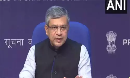 80 சதவீத ரெயில் டிக்கெட்டுகள் ஆன்லைனில் முன்பதிவு - மத்திய மந்திரி அஸ்விணி வைஷ்ணவ் தகவல்